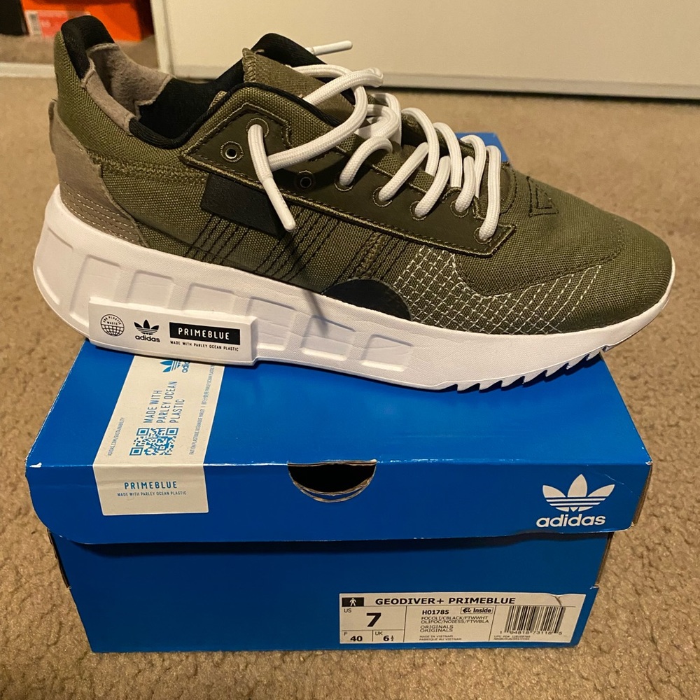 ❌SOLD❌Adidas primeblue men’s shoes. Olive green. Men’s 7 women’s 8.5.